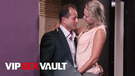 VIP SEX VAULT - Squirting Blonde Barra Brass Fucks Real Estate Agent