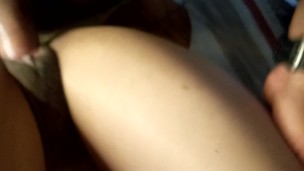 Mi vecinita comiéndosela y mojando la 