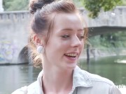 Deutsche Mädels vergnügen sich in der Umkleidekabine 12/16