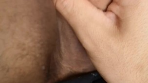 Ansimo forte mentre faccio una grossa colata di sborra 