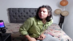I couldn't stand it and I cum, my visit almost discovered me