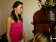 Сунул пальцы в тугую киску соседки 4/16