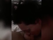 Chico recibe una leccion de como es una buena Mamada 10/16