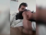 Chico recibe una leccion de como es una buena Mamada
