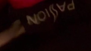 Masturbation dans la culotte rouge de ma pote