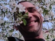 Пелюстки квітів вишні ніжно пестять моє обличчя. Непередаваний аромат 2/16