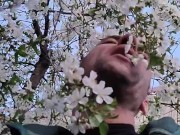 Пелюстки квітів вишні ніжно пестять моє обличчя. Непередаваний аромат 4/16