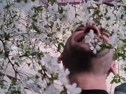 Пелюстки квітів вишні ніжно пестять моє обличчя. Непередаваний аромат 7/16