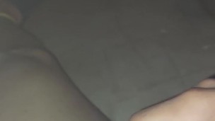 Hombre hablando sucio mientras se masturba hasta un orgasmo intenso con gemidos - HD