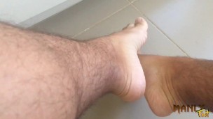 COOKING WITH ME - SPAGHETTI- CUM FEET SOCKS SERIES - MANLYFOOT 💦 🦶🍝 👨‍🍳