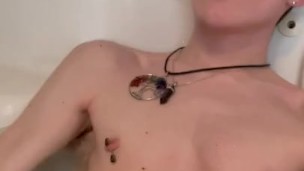 Little jerk session in the tub