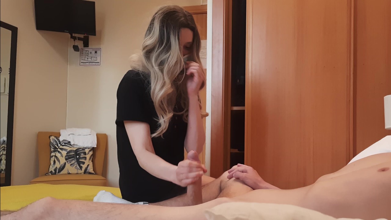 DICK FLASH. I pull out my dick in front of a hotel maid and she agreed to jerk me off. - RedTube