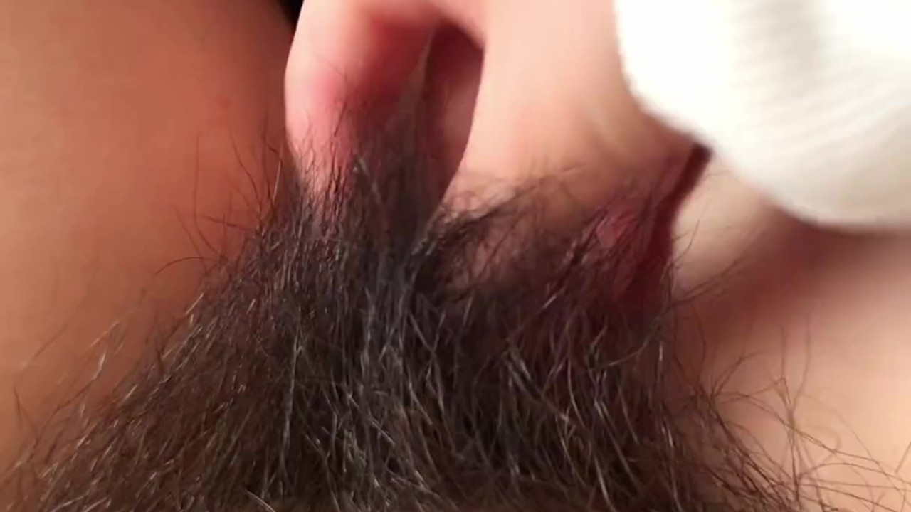 染みパンツの中の剛毛なマン毛をフワフワ撫でてるだけ【個人撮影】 - Бесплатное секс видео - RedTube