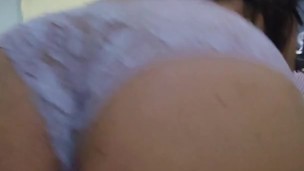 LATINA NALGONA MODELANDO POR PRIMERA VEZ