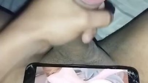 Reaccionando a una porno, termina en paja