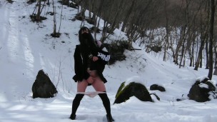 I exposed myself outdoors in the northern snowy mountains and I leaked pee