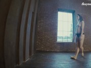 Artistic gymnastics completely naked in the studio by Rita 16/16