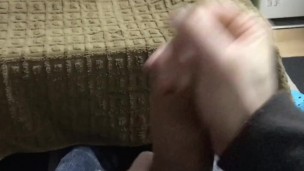 エロビデオを見ながら頑張って手のひらに射精。