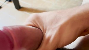 El muy Picaro se la pasa todo el día Masturbandose