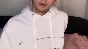 boy cums all over himself 
