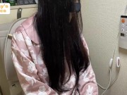 エロ漫画読んでムラムラしたからおしっこ中のトイレに突入して口オナホで顔射した 2/16