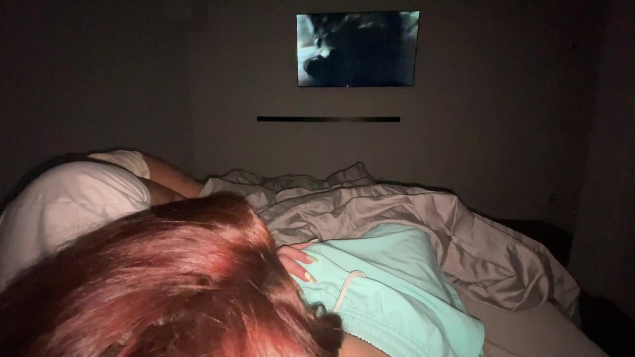 TINDER DATE SE CONVIERTE EN NETFLIX & CHILL - Vídeo de sexo gratis - RedTube