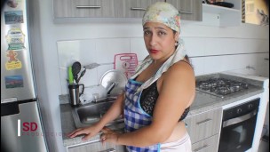 que rica esta mi sirvienta- porno en español