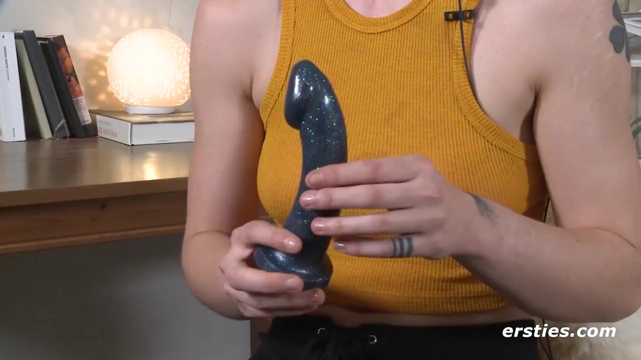 Offene Berlinerin masturbiert leidenschaftlich vor Kamera - Free Sex Video - RedTube->