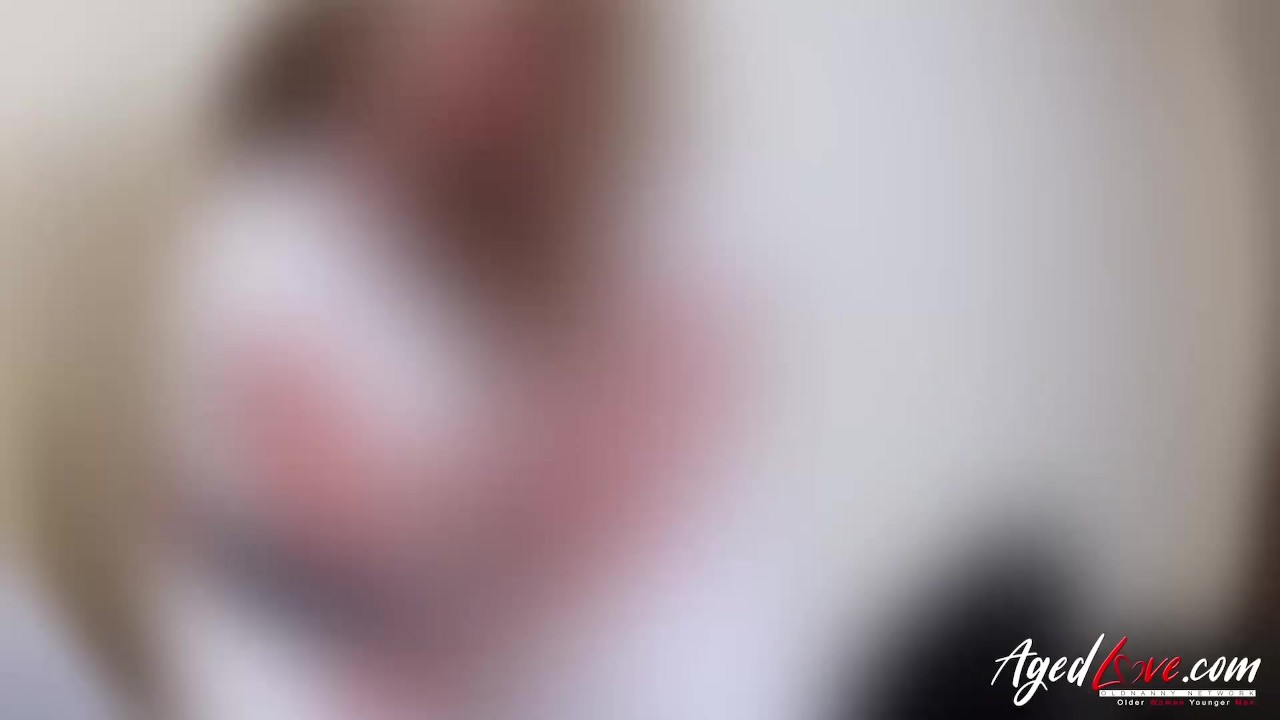 OMAHOTEL Solo grandma stripping down and playing her pusssy - Free Sex Video - RedTube