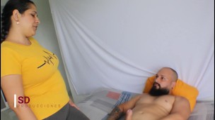 madrastra cachonda dando potenciador- porno en español