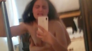 Nos tocamos rico mientras vemos porno!!