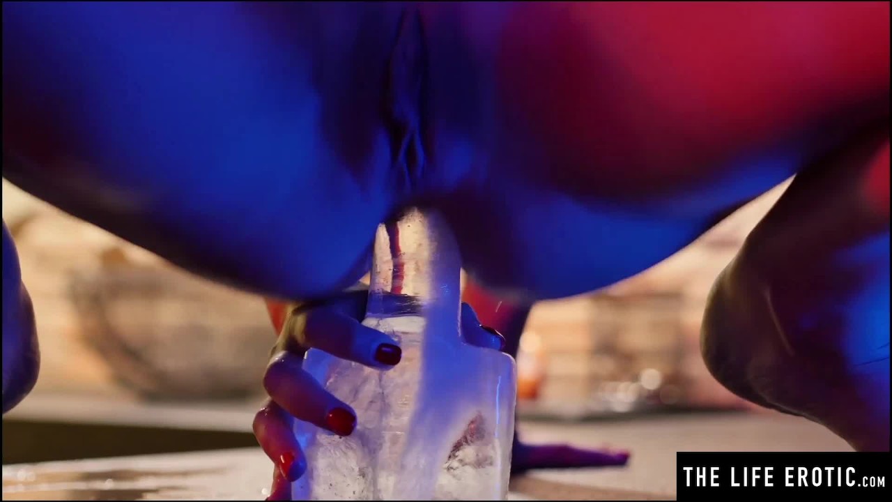 her orgasm as she dreams of stroking her girlfriend's pussy - 無料セックスビデオ - RedTube