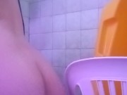 Acepte que mi primo me grabé bañándome  6/16