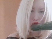 Hermosa argentina calentona chupandose pepino 11/16