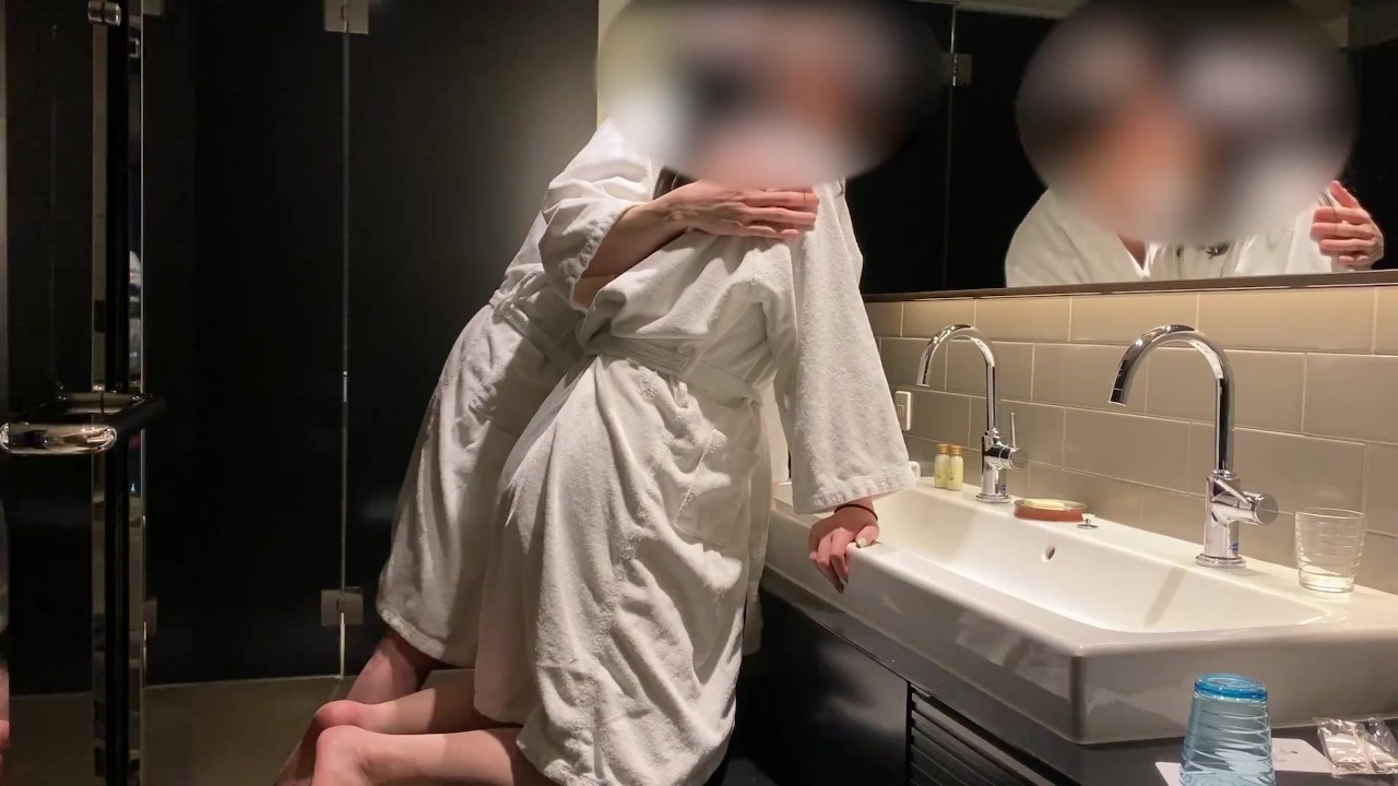 Doggy style through the mirror with Japanese girlfriend/거울 넘어 서 백 섹스/आईने के माध्यम से कुत्ते शैली - Free Sex Video - RedTube