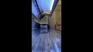 Milf is masturbating in solarium while enjoying fake sun