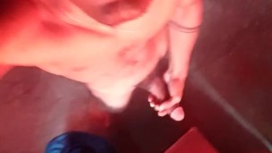 Mantengo arrecho con la verga en la mano 