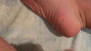 Twink cum on his feet