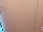 J’observe ma demi sœur pendant qu’elle se MASTURBE. Je lui propose ma BITE et elle ACCEPTE !! 1/16