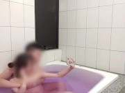 【生ハメ・中出し】ラブホのお風呂でエロい尻を掴んでパンパン音鳴らして杭打ちピストン♡犯されるのが好きな年下彼女の締め付けマンコが気持ち良すぎて危険日なのに膣内射精しちゃって妊娠不回避♪孕ませセック 1/16