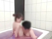 【生ハメ・中出し】ラブホのお風呂でエロい尻を掴んでパンパン音鳴らして杭打ちピストン♡犯されるのが好きな年下彼女の締め付けマンコが気持ち良すぎて危険日なのに膣内射精しちゃって妊娠不回避♪孕ませセック 4/16
