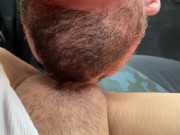 Después de un calentón me lame el coño en el coche 11/16