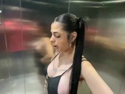 CREAMPIE en un BAÑO PUBLICO
