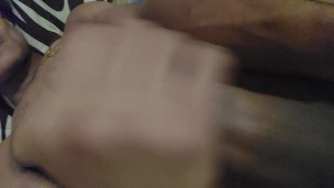 Hombre Muy Cachondo se Pajea y Gime de Gusto!!