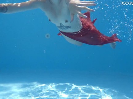 Swimming pool hot erotics with Mimi Cica dressed up