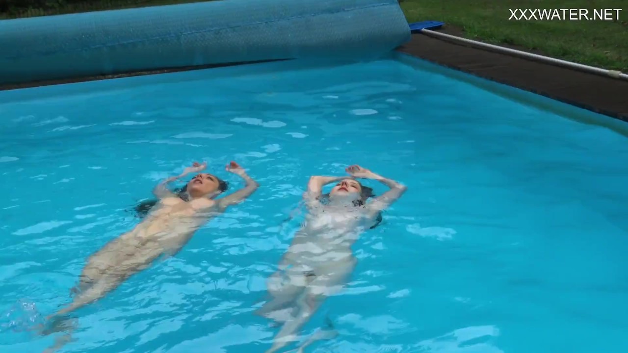 Big tits and small tits Russian pornstars in the pool - 無料セックスビデオ - RedTube