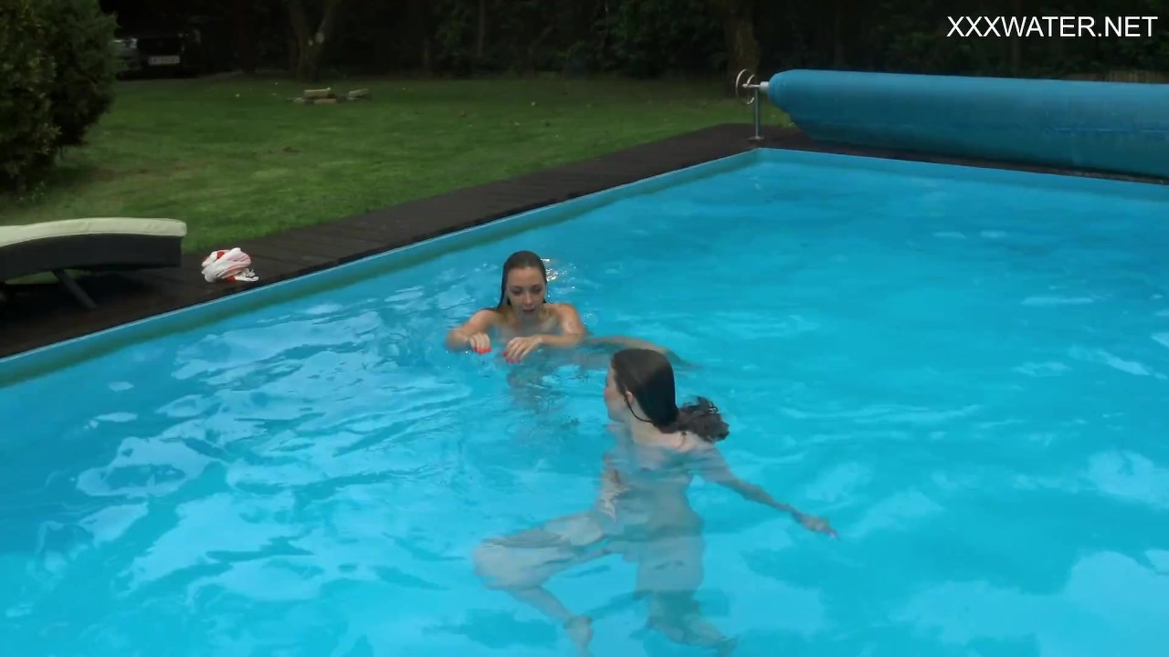 Big tits and small tits Russian pornstars in the pool - 無料セックスビデオ - RedTube