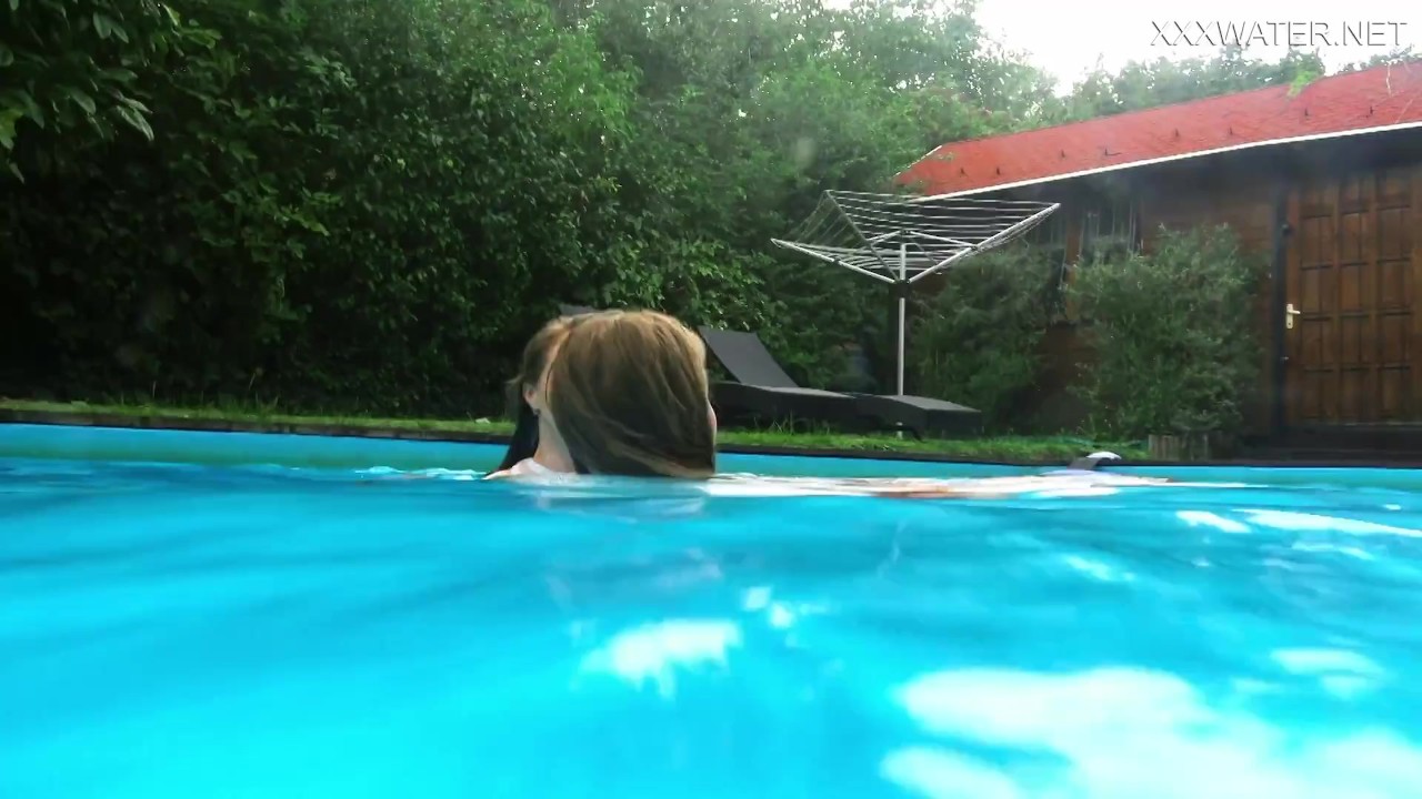 Big tits and small tits Russian pornstars in the pool - 無料セックスビデオ - RedTube