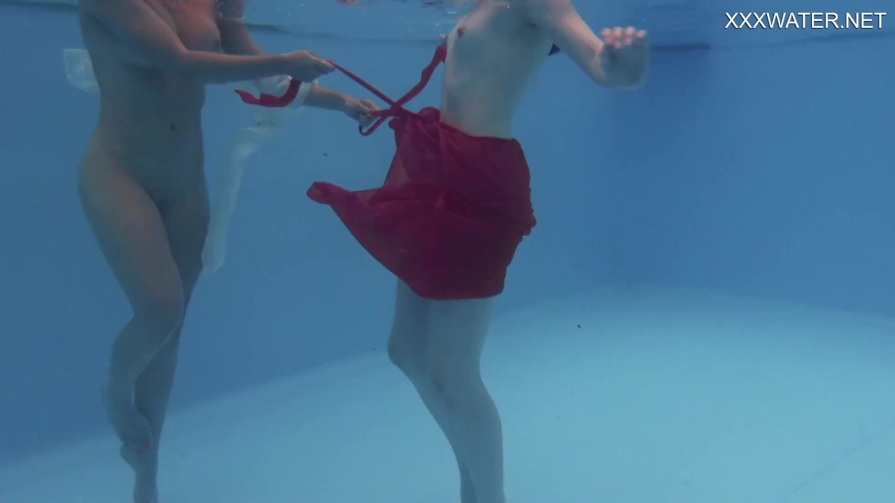 Big tits and small tits Russian pornstars in the pool - 無料セックスビデオ - RedTube