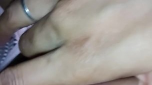 Mi sexy secretaria se mete el dedo muy rico bien exitada.